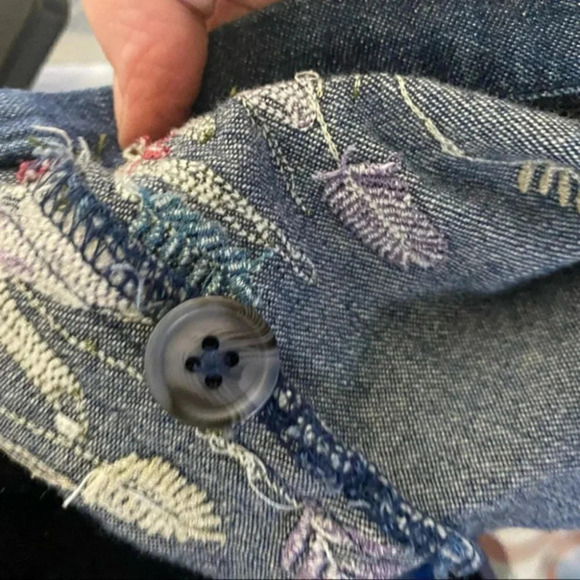 Denim & Co.‎ 1X grannycore jean jacket with embroidered multicolor flowers - Picture 5 of 7